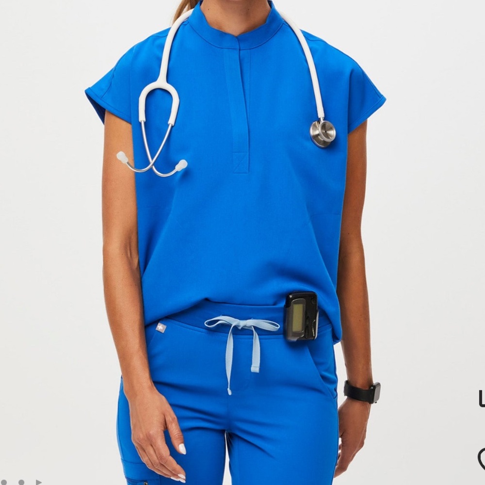 Bundle figs high waisted Livingston x2, 3 pocket scrub, Rafael top